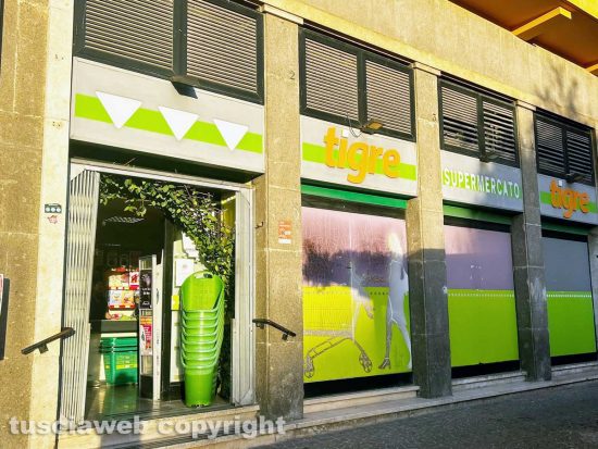Viterbo - Piazza del Sacrario - Il supermercato Tigre