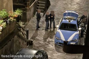 Viterbo - La polizia in via delle Piagge