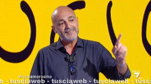 Viterbo – Applausi ieri sera a Propaganda Live, su La7, per Fabrizio Sani, vincitore del premio Mattia Torre 2026 - Luca Amorosino