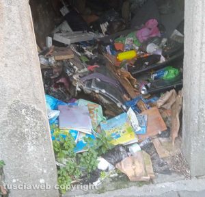 Viterbo - Discarica in via delle Caprarecce