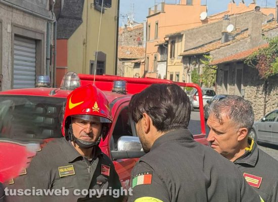 Viterbo - Appartamento in fiamme a Pianoscarano - Il sopralluogo dei vigili del fuoco