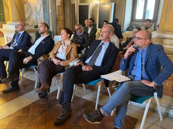 In prima fila i rappresentanti di Anci, prefettura e Inps