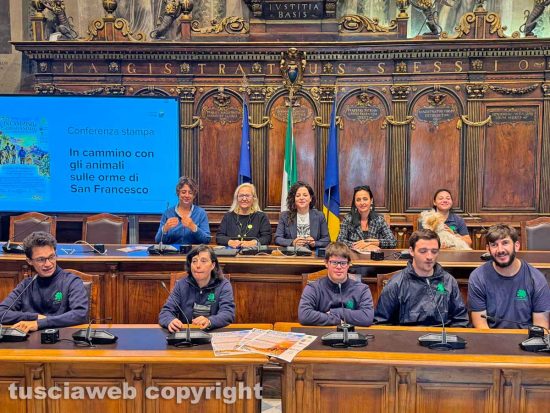 Alcuni dei partecipanti al cammino e Chiara De Santis Del Tavano, Alessandra Croci, Chiara Frontini, Katia Scardozzi, il cane Arturo