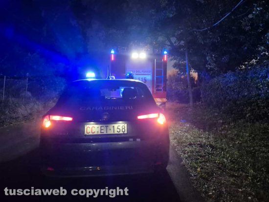 Montefiascone - Incidente in via Fiordini - Carabinieri e vigili del fuoco sul posto