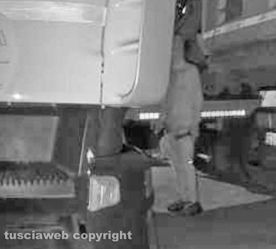 Civitavecchia - Malviventi in azione in un'azienda di materiale elettrico