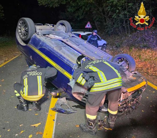 Auto si ribalta sulla provinciale tra Allumiere e Tolfa, conducente finisce in ospedale