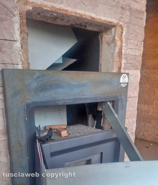 Caprarola - Colpo nella notte in banca