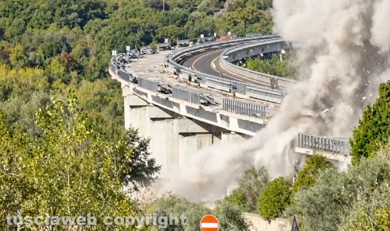 Orte - Viadotto Tevere, demolite le prime 13 campate