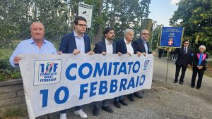 Viterbo – A San Martino al Cimino istituzioni e associazioni hanno partecipato ieri mattina alla manifestazione “Una Rosa per Norma Cossetto”