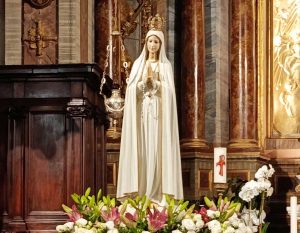 La statua della Madonna di Fatima