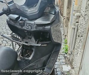 Viterbo - Motorino scassinato e danneggiato nei pressi di piazza della Rocca